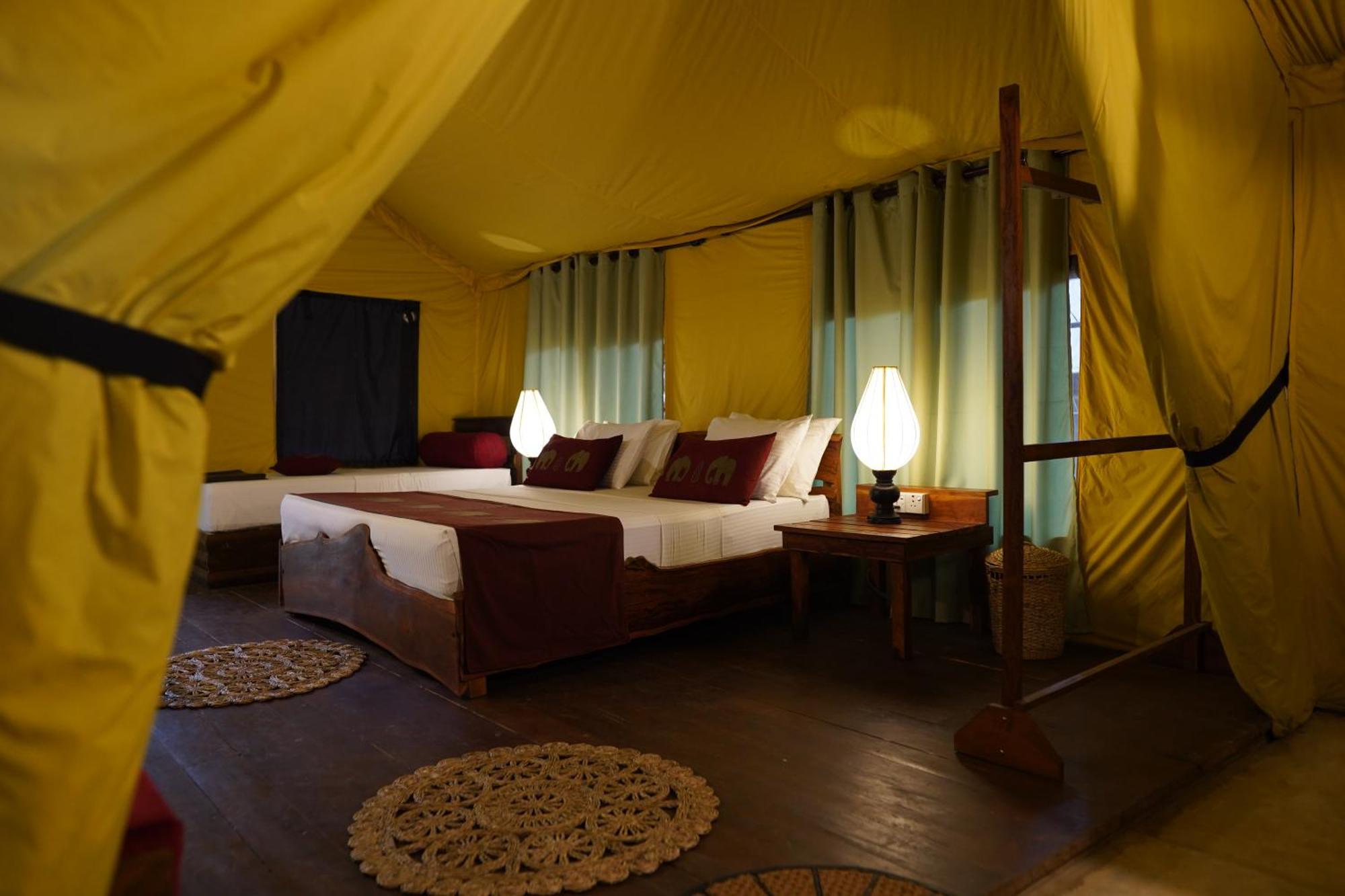 River Glamping By Gaga Bees Udawalawe Exteriör bild