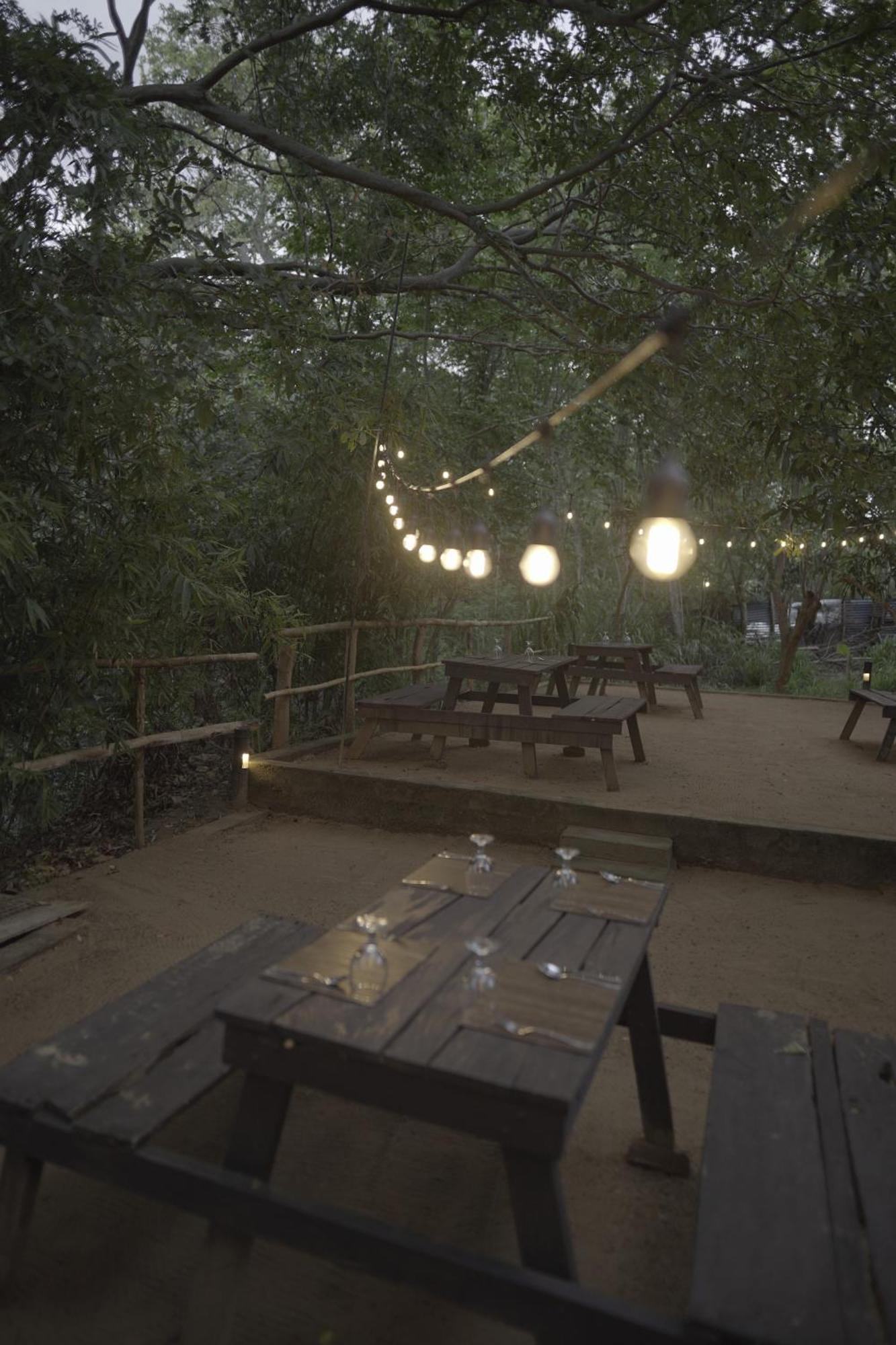 River Glamping By Gaga Bees Udawalawe Exteriör bild