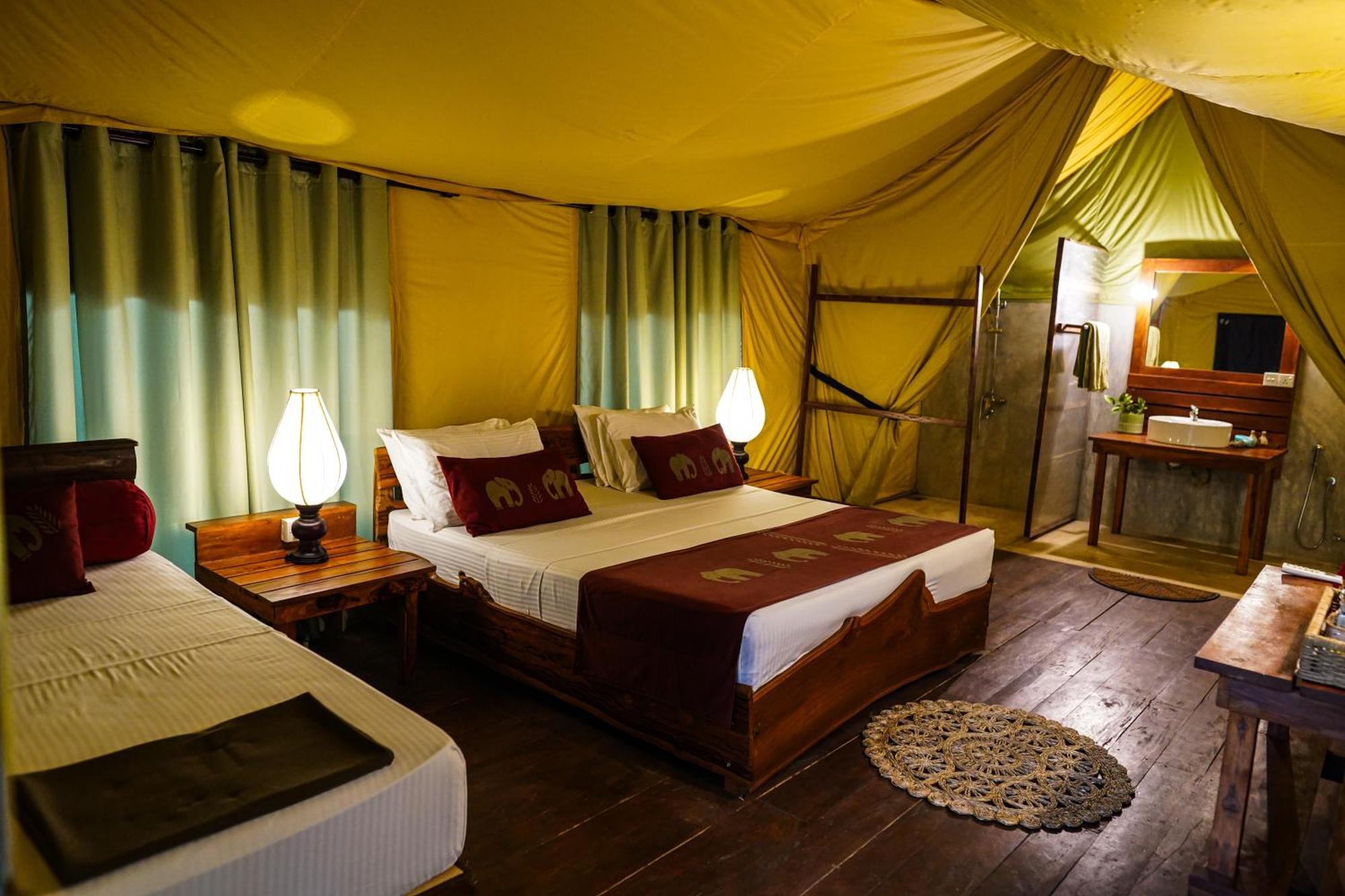 River Glamping By Gaga Bees Udawalawe Exteriör bild