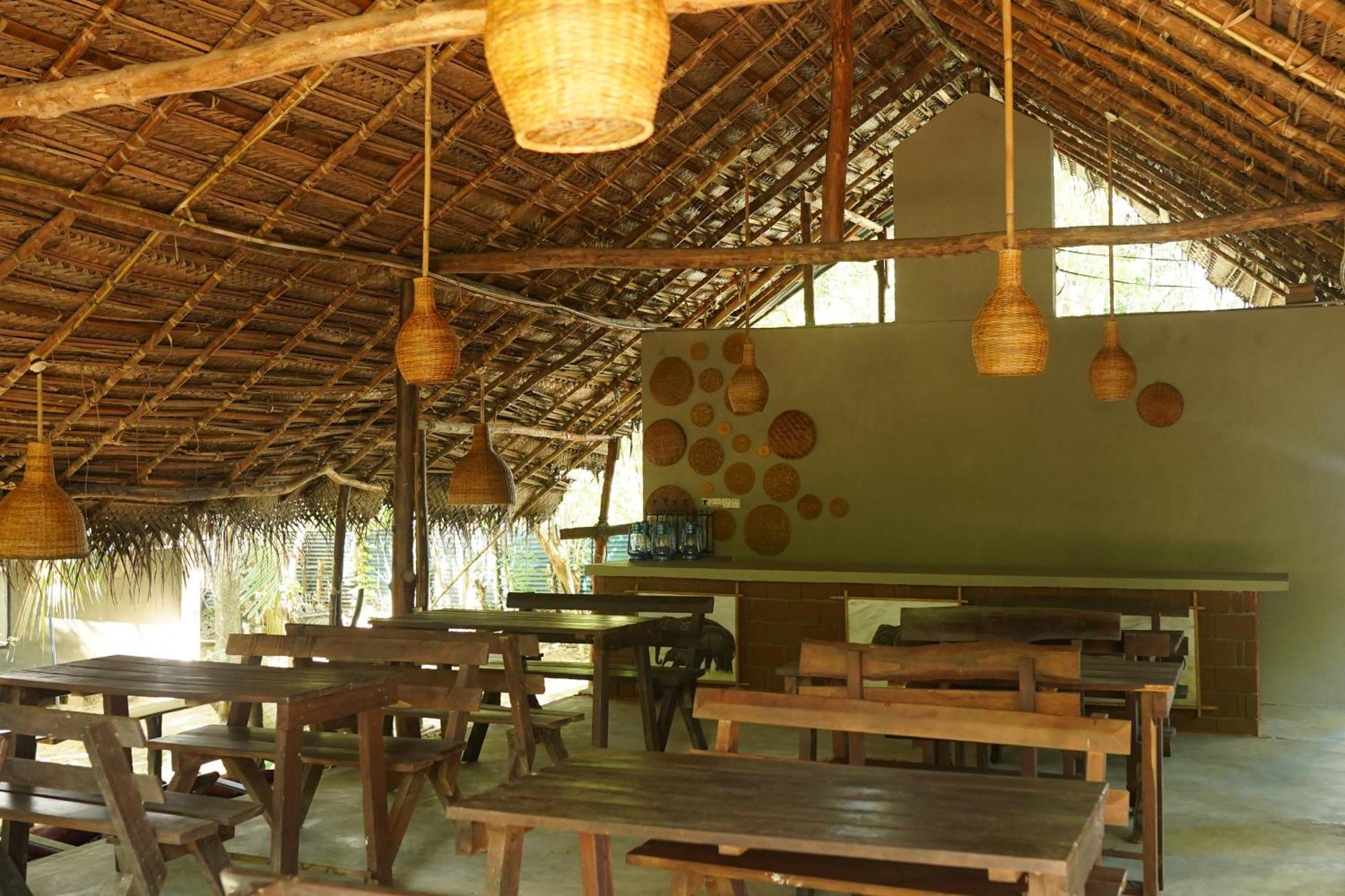 River Glamping By Gaga Bees Udawalawe Exteriör bild