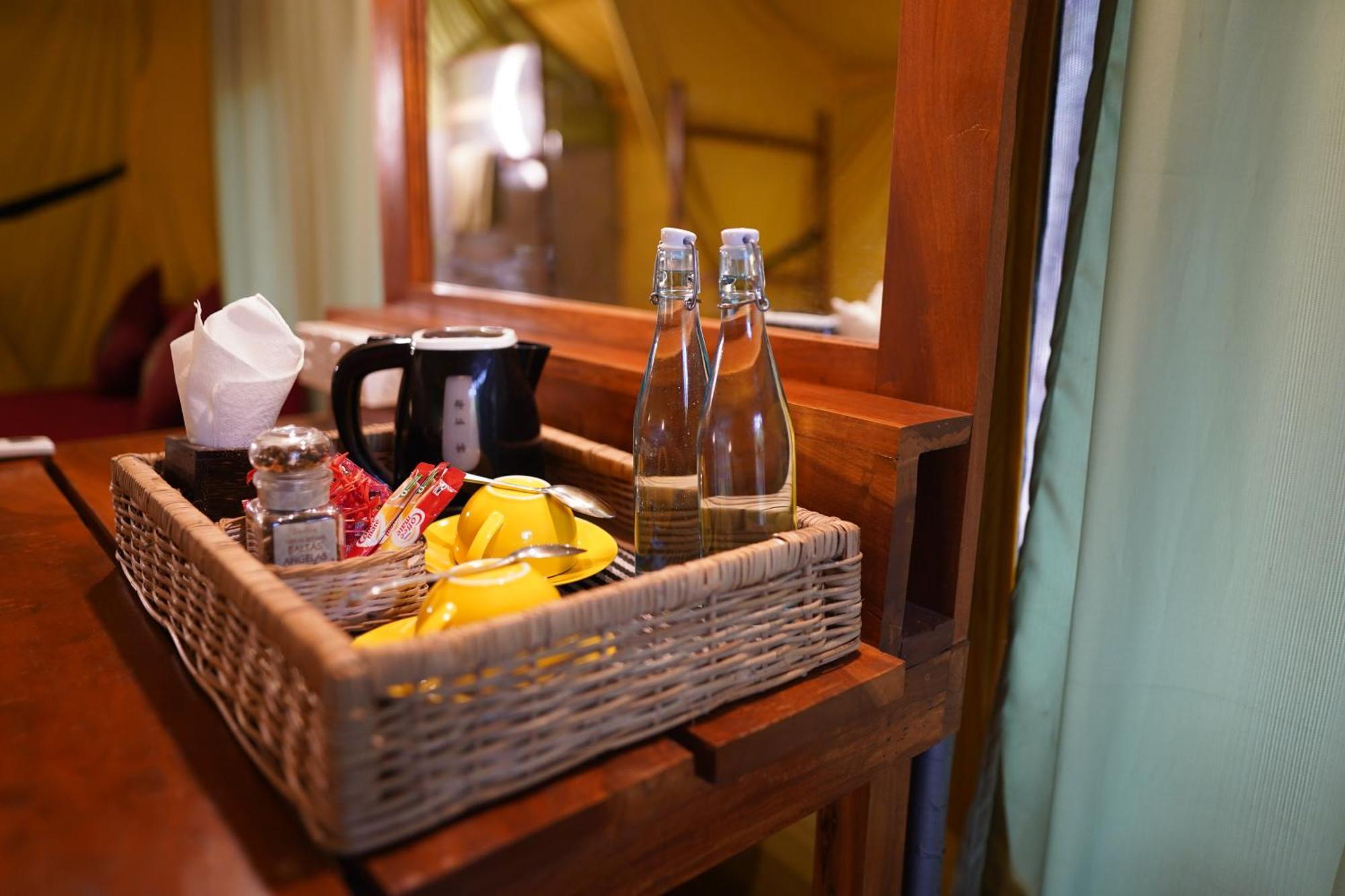 River Glamping By Gaga Bees Udawalawe Exteriör bild