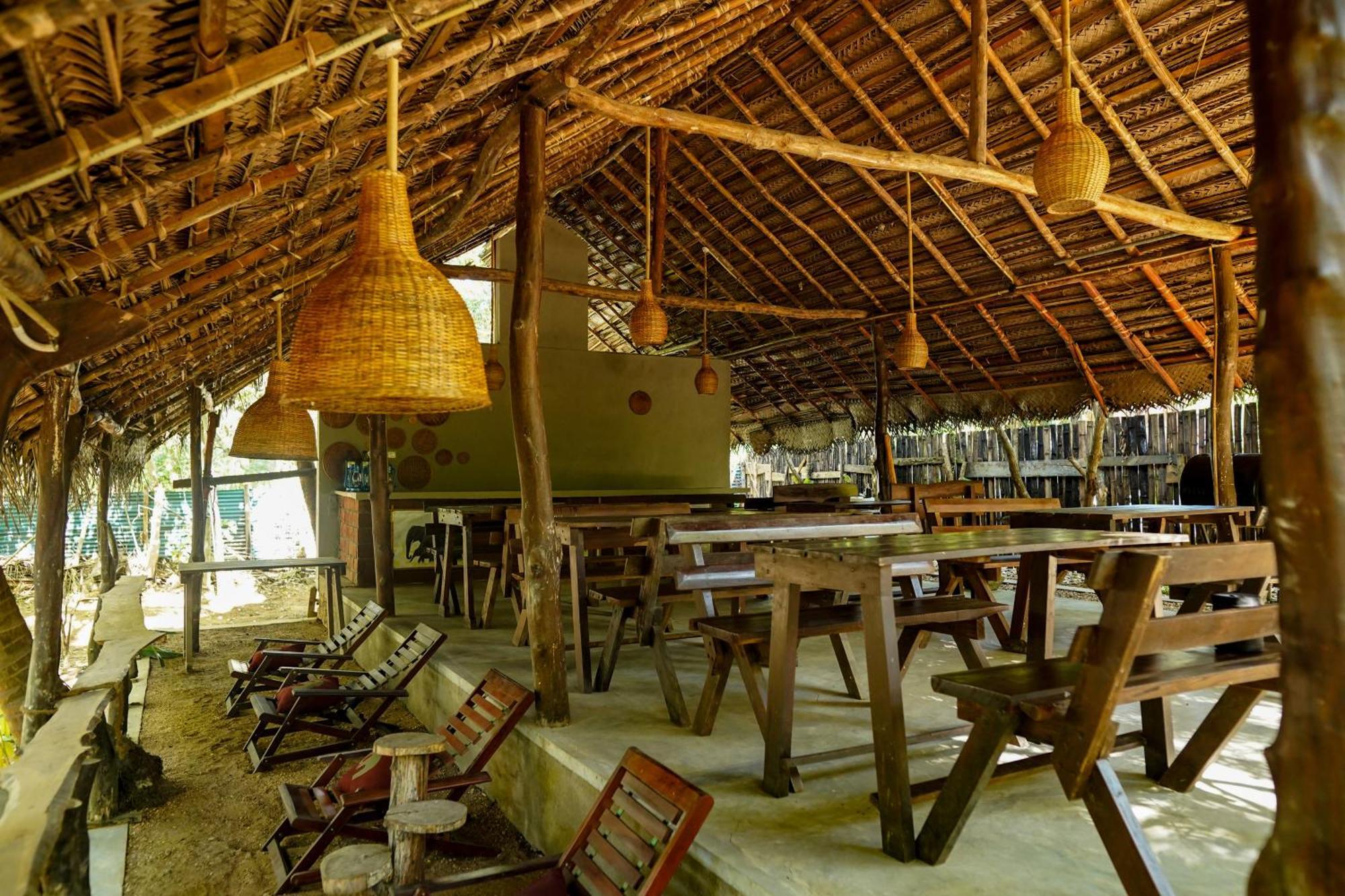 River Glamping By Gaga Bees Udawalawe Exteriör bild