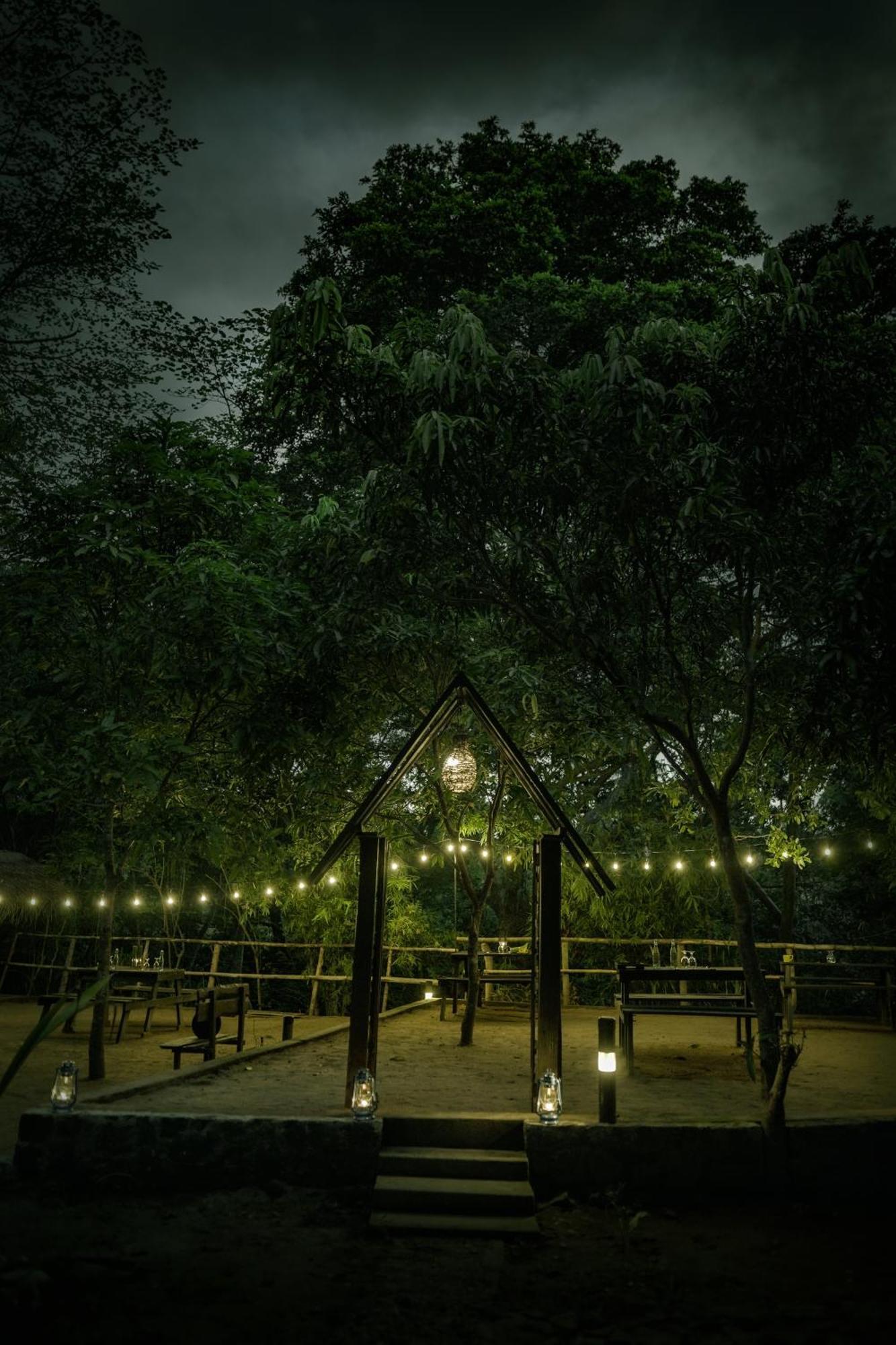 River Glamping By Gaga Bees Udawalawe Exteriör bild