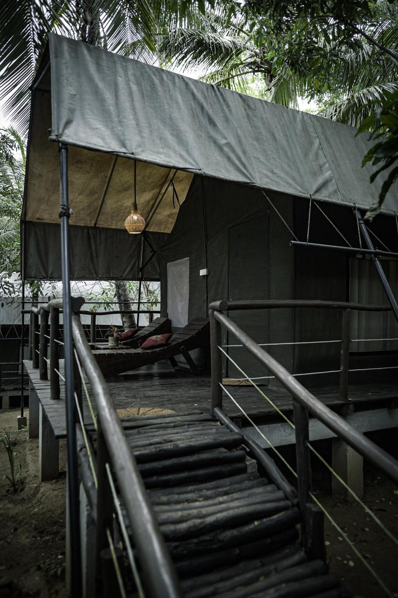 River Glamping By Gaga Bees Udawalawe Exteriör bild
