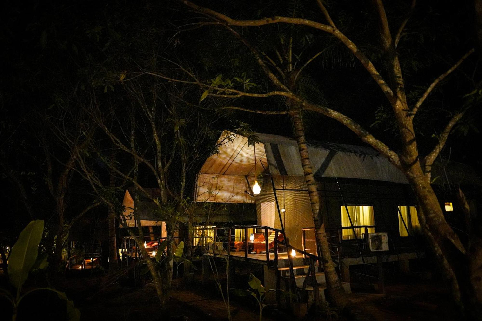 River Glamping By Gaga Bees Udawalawe Exteriör bild