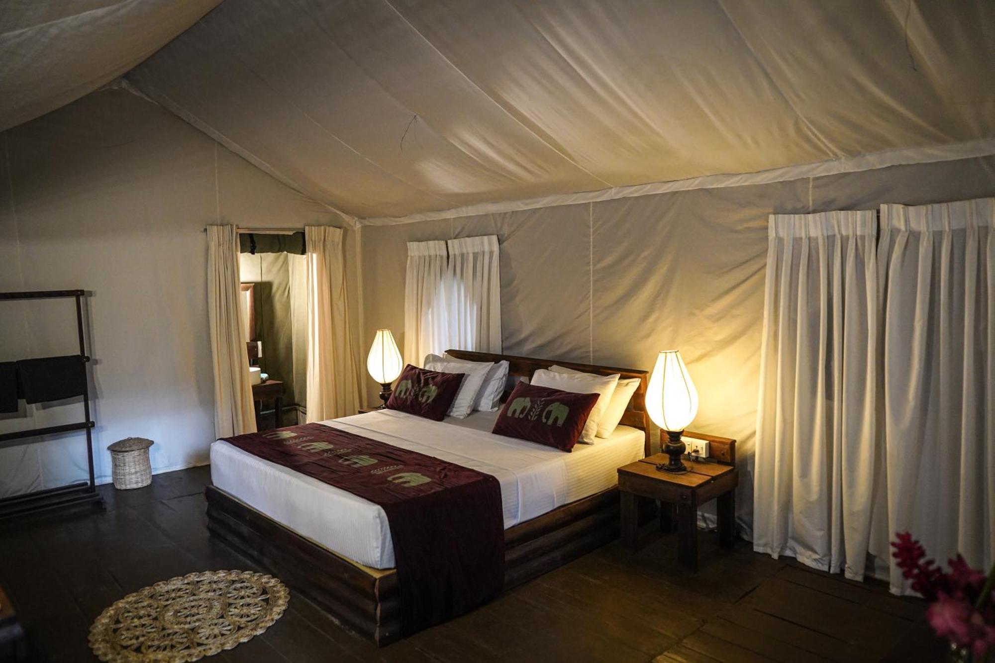 River Glamping By Gaga Bees Udawalawe Exteriör bild