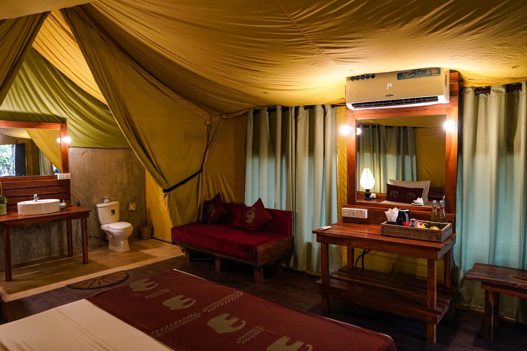 River Glamping By Gaga Bees Udawalawe Exteriör bild
