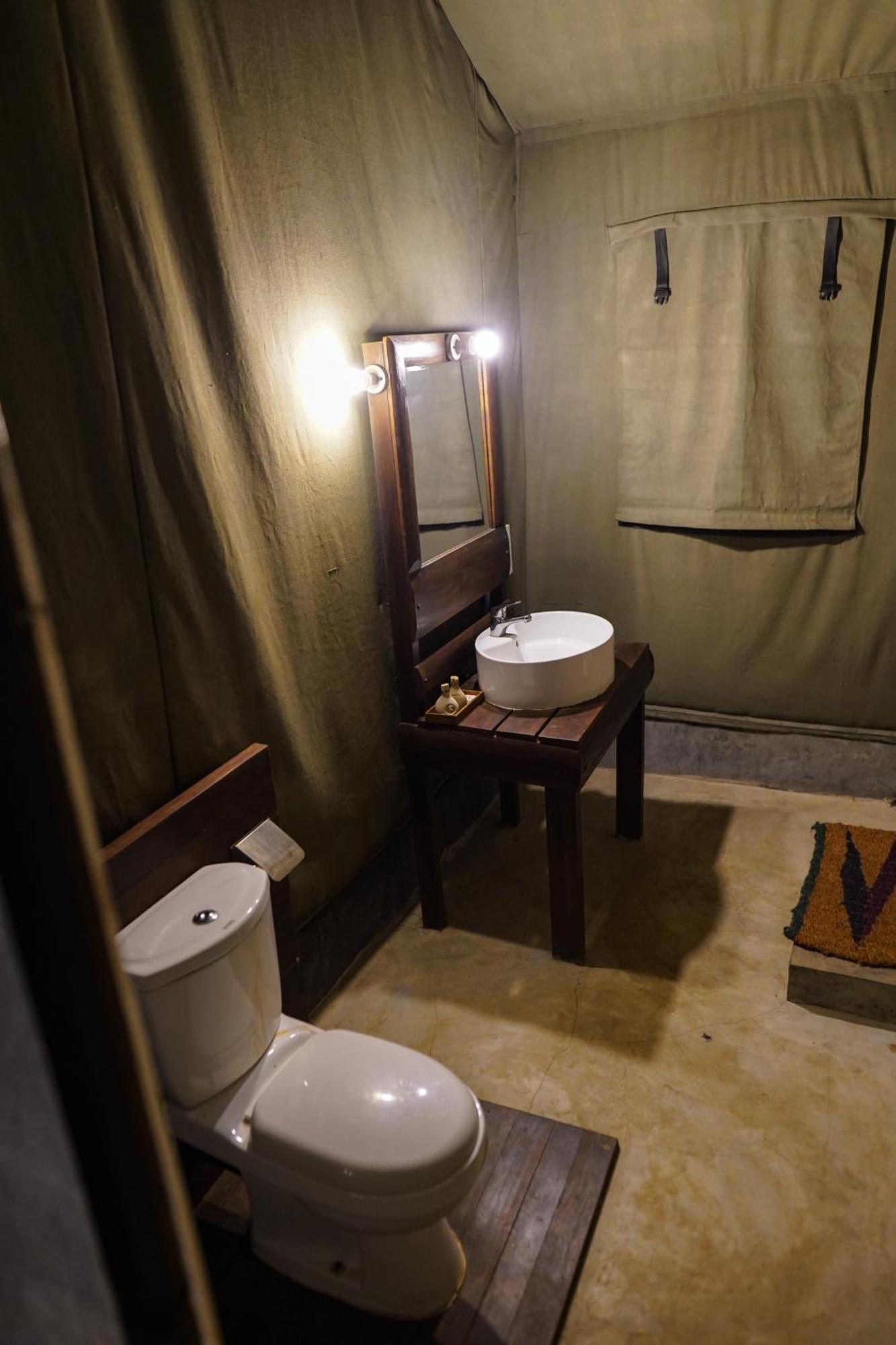 River Glamping By Gaga Bees Udawalawe Exteriör bild