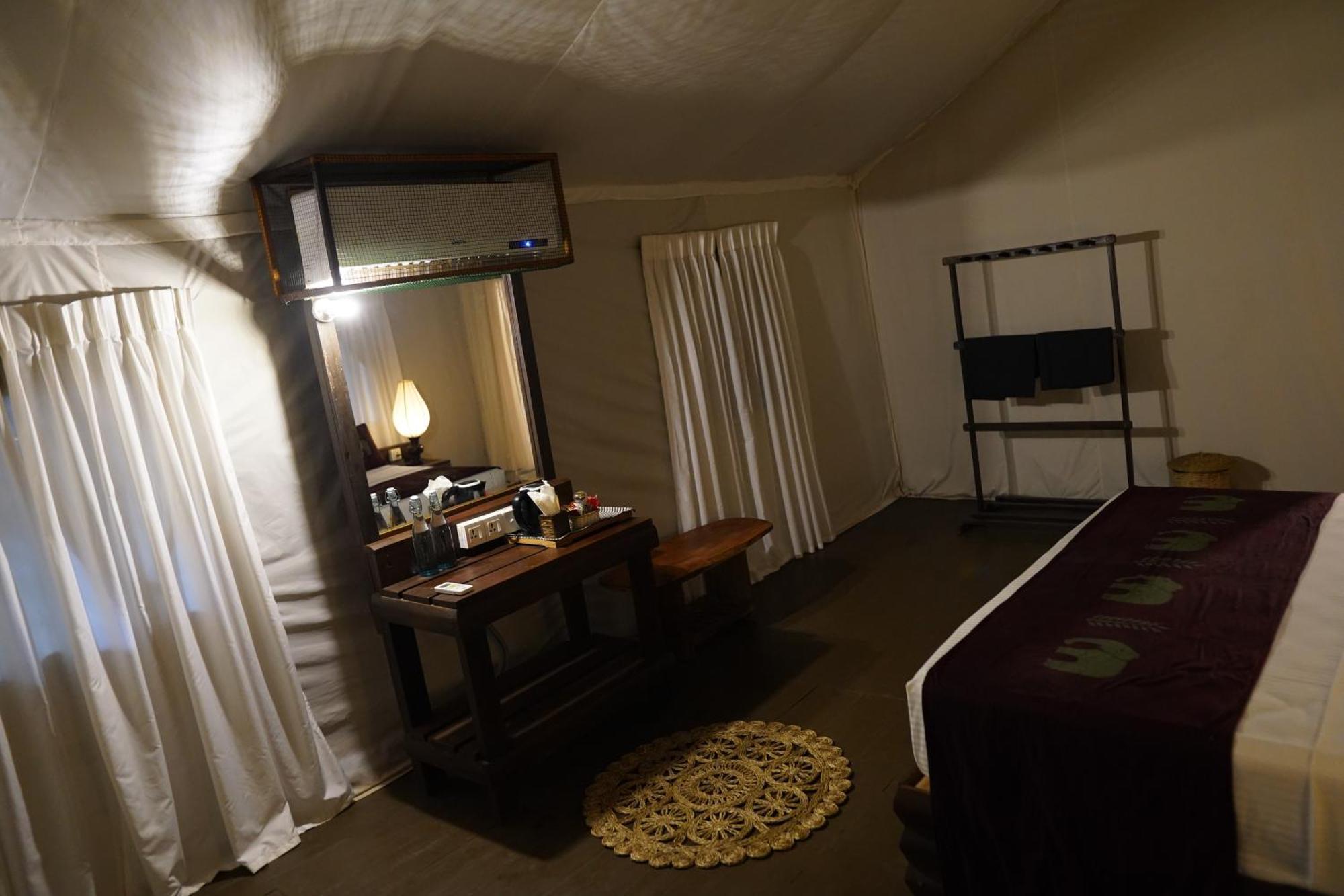 River Glamping By Gaga Bees Udawalawe Exteriör bild