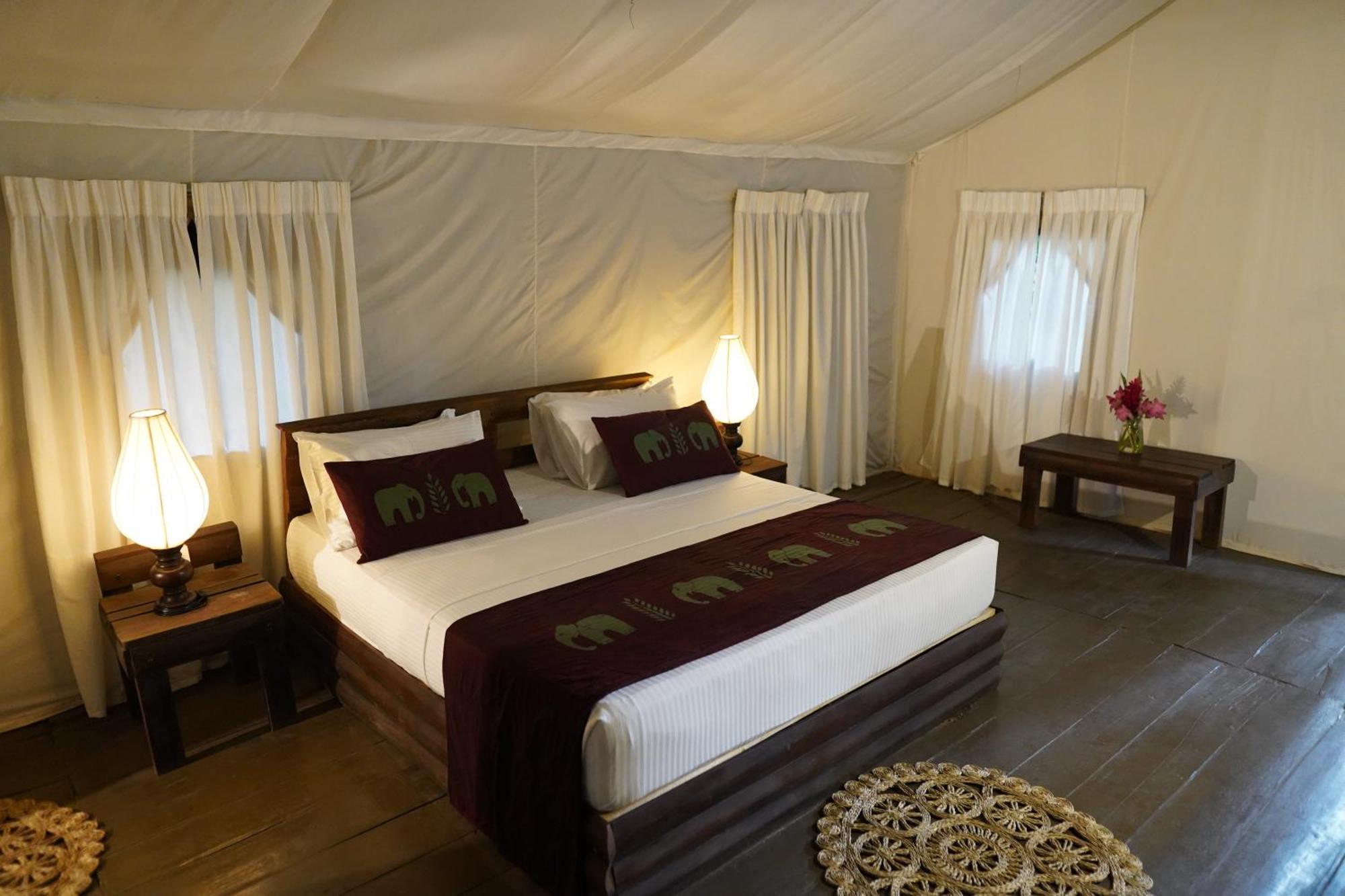 River Glamping By Gaga Bees Udawalawe Exteriör bild