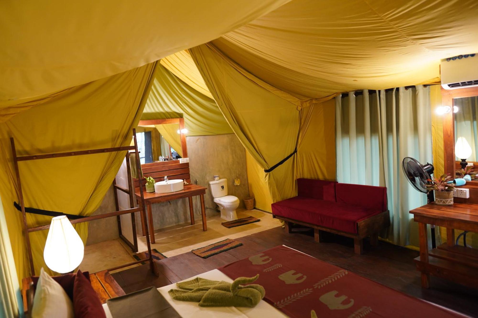 River Glamping By Gaga Bees Udawalawe Exteriör bild
