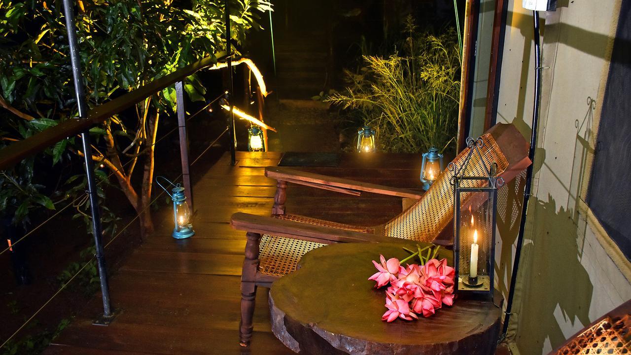 River Glamping By Gaga Bees Udawalawe Exteriör bild